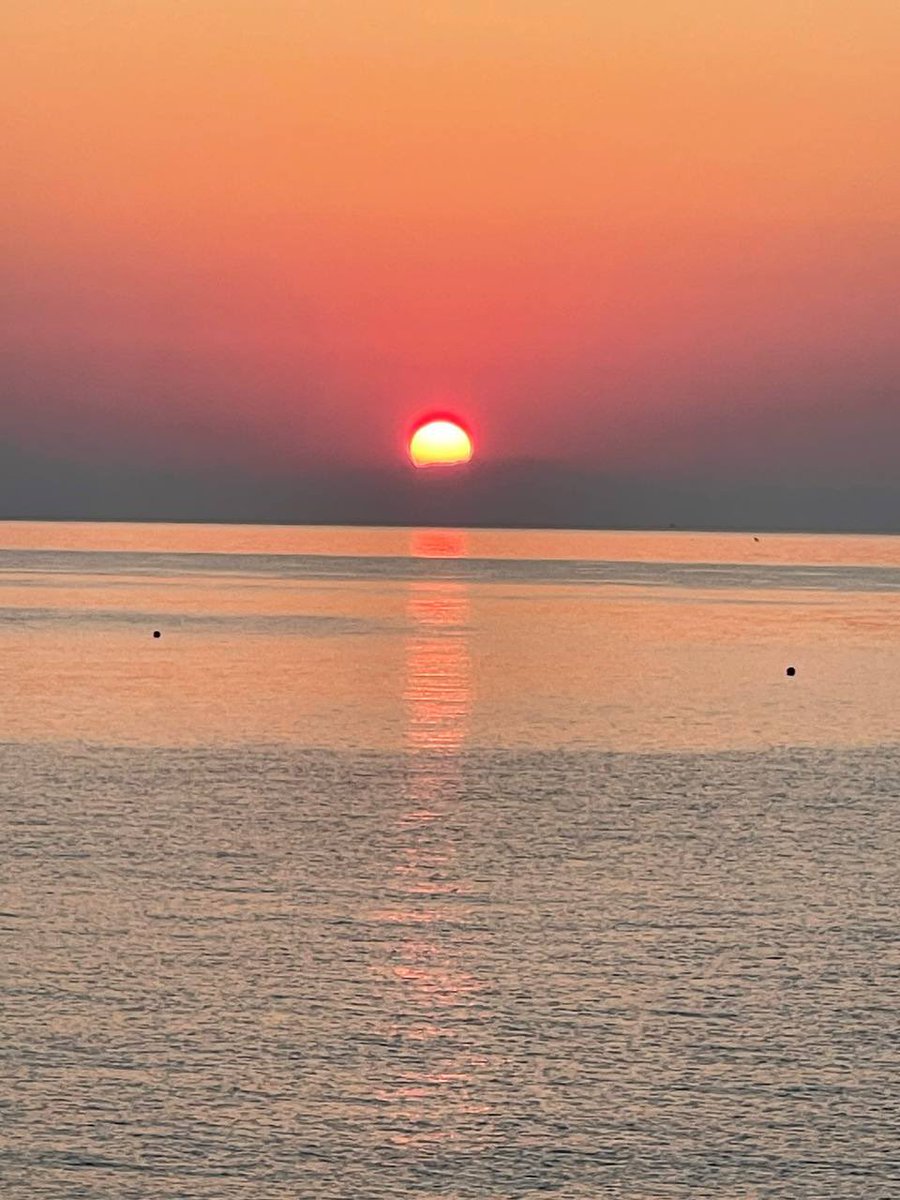 MeteoNatural's tweet photo. Alba odierna da Varigotti (Savona) 🌊 🌅 

📷 @mulliemegghi

30/08/24
Seguici su https://t.co/Qn8CGBF0Dg

#naturalmeteo #alba #sunrise #mare #varigotti #liguria #natura #sun #photooftheday #relax https://t.co/HgbcM0jRxS