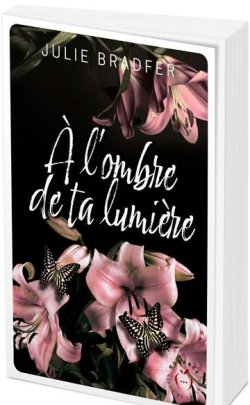 Babelio's tweet photo. @headfullofword une nouvelle critique de À l'ombre de ta lumière  à lire sur Babelio : "Comme pour chaque nouveauté de Julie Bradfer, je fonce les yeux fermés ! Et à nouveau, j'ai été embarquée dans son univers, avec ses personnages et les émotions si fo… https://t.co/xes8ALNZ45 https://t.co/G6rE1nhOIU