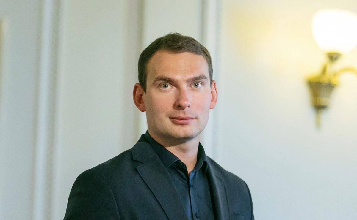 InYv_Sergienko's tweet photo. Нардеп Желєзняк задекларував активів на 18 млн, при тому,що за час депутатства заробив всього 2 млн. І на 5-й рік повноважень переїхав до квартири на Печерську за 12 млн грн. @verkhovna_rada, ви реально, задовбали!Це-новини на фоні лєнти,яка вся в шануванні полеглих за час війни! https://t.co/pS044x7ahi