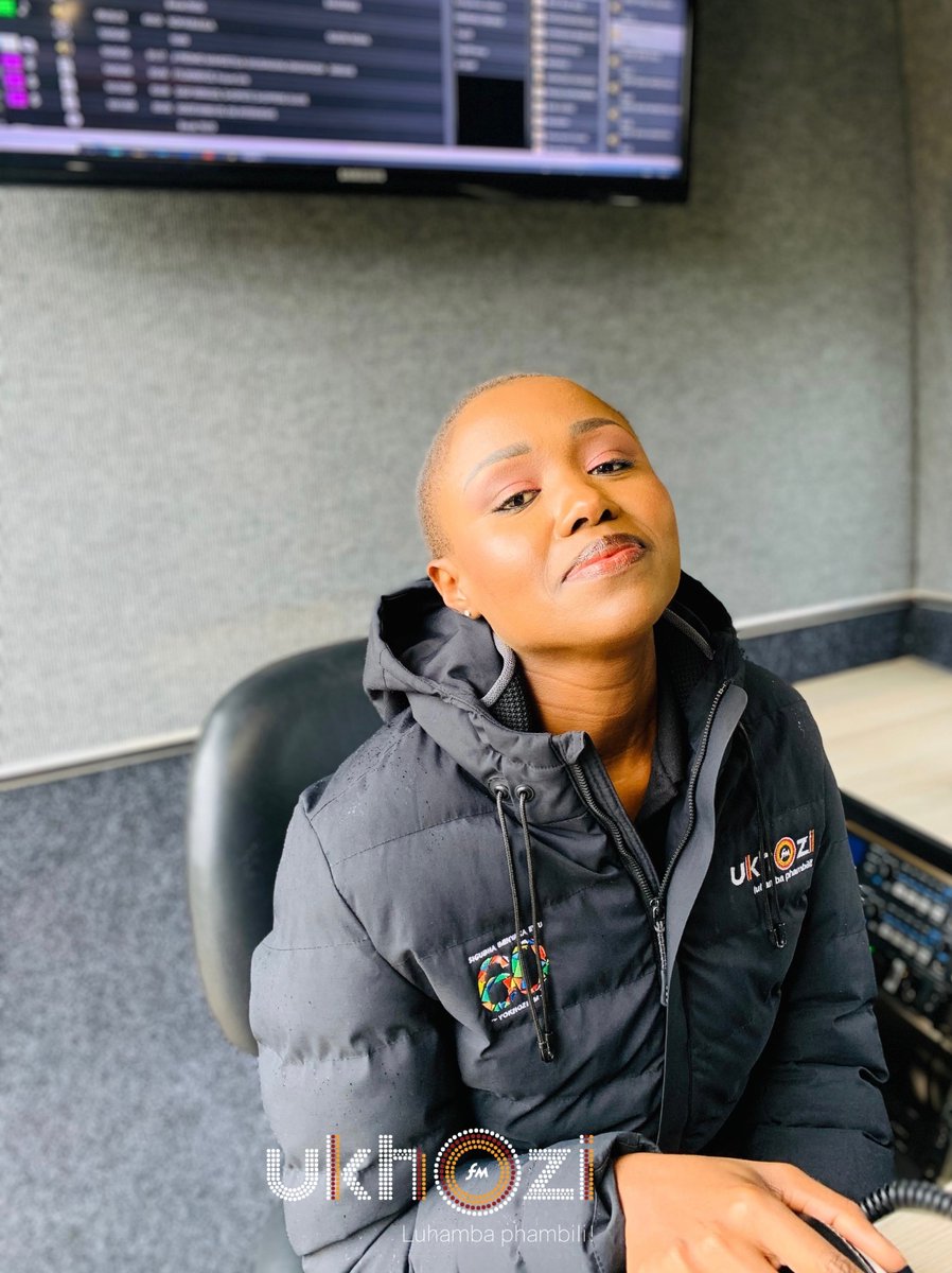 ukhozi_fm's tweet image. Jabul&apos;ujule noThembeka Zondo-Cele ohleli esihlalweni sikaLady D

#Jabulujule usakaza bukhoma eDokodweni Primary School eMacambini ngaphansi kukaMasipala waseMandeni, uhambisana noMnyango wezokuBusa ngokuBambisana neziNdaba zoMdabu oholwa uMfundisi uThulasizwe Buthelezi njengoba…