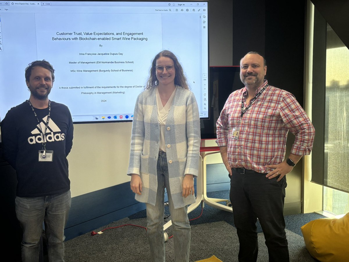 🙌 Congratulations 🥂 Irma <a href="/IrDupuis/">Irma Dupuis</a> on submitting your #PhD thesis on understanding #customerengagement with #Blockchain enabled smart packaging in the wine 🍷 industry. Well done reaching this important milestone! <a href="/AlexanderTaylo6/">Alex</a> <a href="/TamBucher/">Professor Tamara Bucher</a> and I are very proud of you 👏