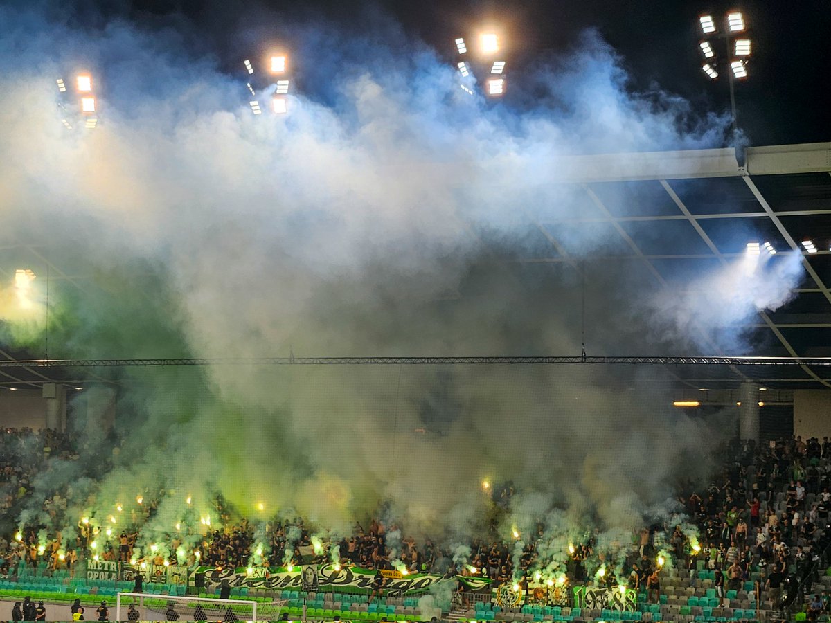 JakobJarc's tweet photo. Olimpija Ljubljana-Rijeka  5:0
Conference League playoff 🇸🇮
Attendance: 12.600

What a night in Ljubljana! Slovenia hasn't seen such a football and ultras spectacle in years. Olimpija's great victory was overshadowed by a half-hour interruption, caused by Armada Rijeka. https://t.co/KwRYaUULFF