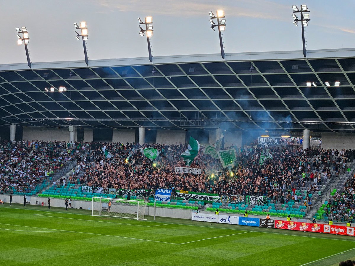 JakobJarc's tweet photo. Olimpija Ljubljana-Rijeka  5:0
Conference League playoff 🇸🇮
Attendance: 12.600

What a night in Ljubljana! Slovenia hasn't seen such a football and ultras spectacle in years. Olimpija's great victory was overshadowed by a half-hour interruption, caused by Armada Rijeka. https://t.co/KwRYaUULFF