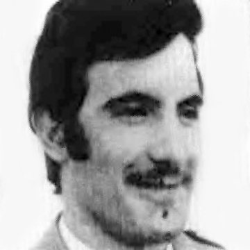 _FundacionVT's tweet photo. Siempre en la #memoria. El 30-08-79, JOSÉ MARÍA PÉREZ RODRÍGUEZ, agente @policia, fue asesinado en Zumárraga por #ETA. Fue ametrallado cuando caminaba hacía la comisaría. Recibió ocho disparos, uno de ellos en el corazón. Tenía 28 años.
https://t.co/I2cYTKntdX https://t.co/XhlOz8i9gf