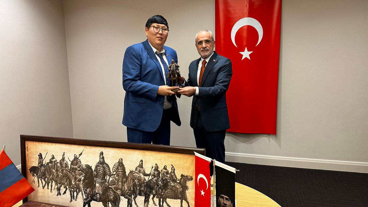 Ерөнхий консул Д.Анхбаяр Туркийн Ерөнхийлөгчийн ахлах зөвлөх Ялчин Топчутай танилцах уулзалт хийв. istanbul.consul.mn/post/2362