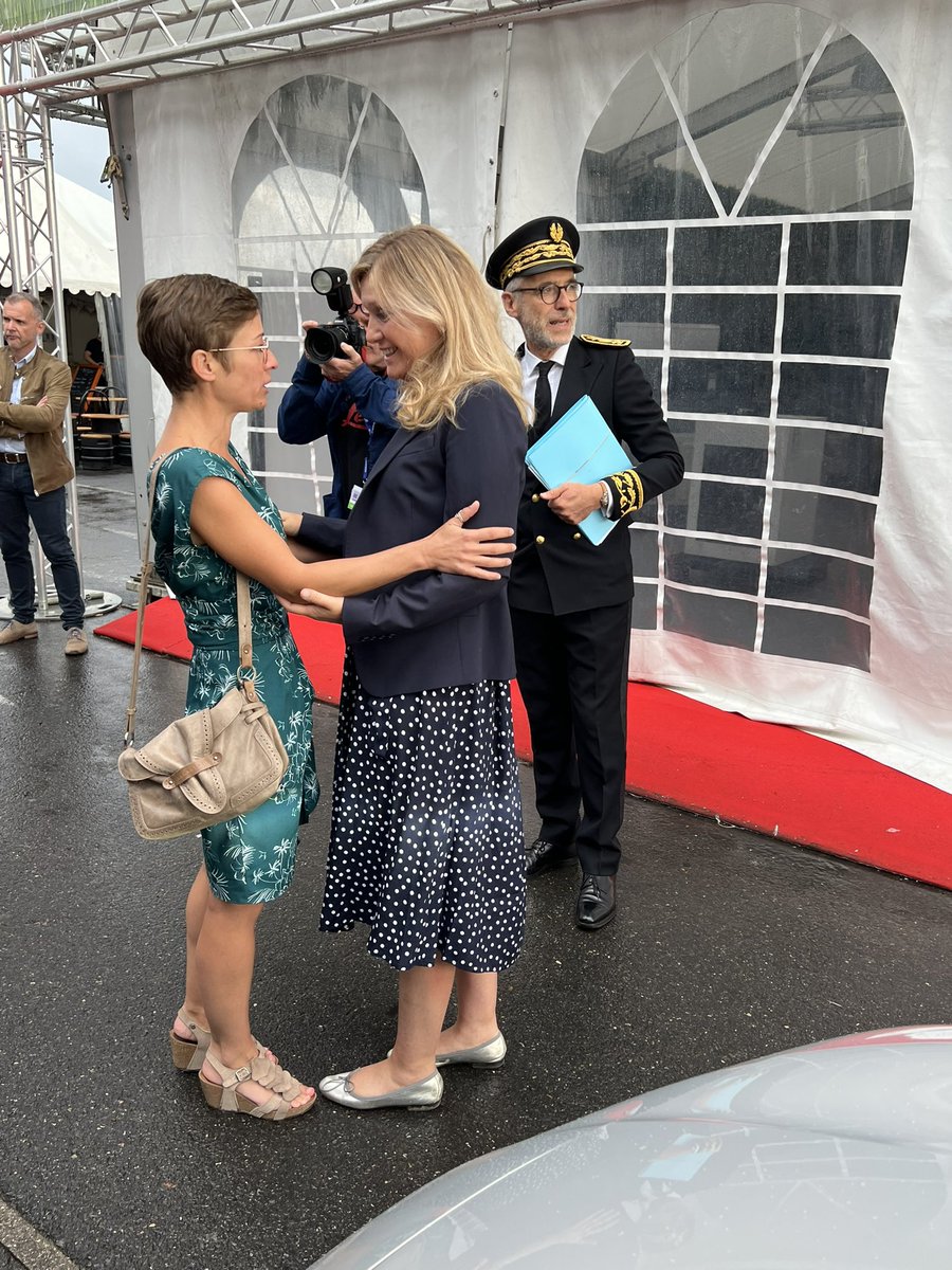 lise_magnier's tweet photo. Un véritable plaisir d’accueillir @YaelBRAUNPIVET à la @foiredechalons . https://t.co/FGNkcLmazU