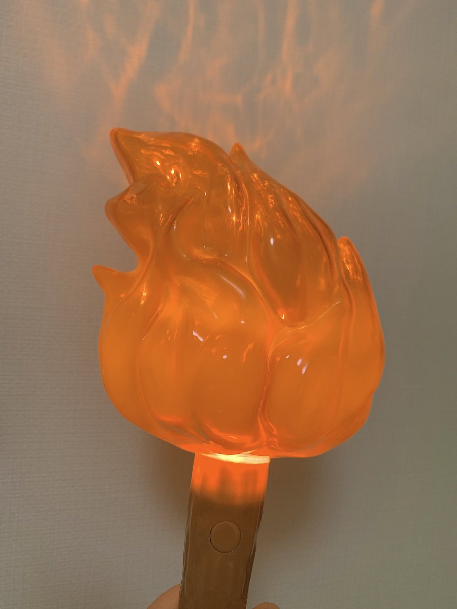 31_uz28's tweet photo. 連れに喜んでもらいたいから(？)松明持っていくか悩む
久しぶりに出���たけどデカすぎんだろ https://t.co/8G8ve0Eh8h