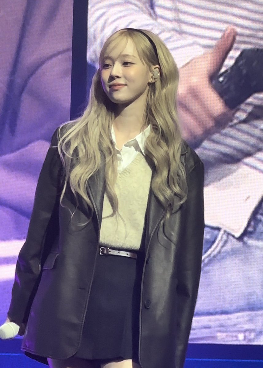 옷을 일케 입음..