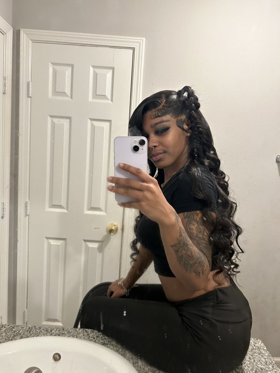 chasoobtw's tweet photo. cute bitch that does her own hair ☺️😍 https://t.co/PxmdNHivNs