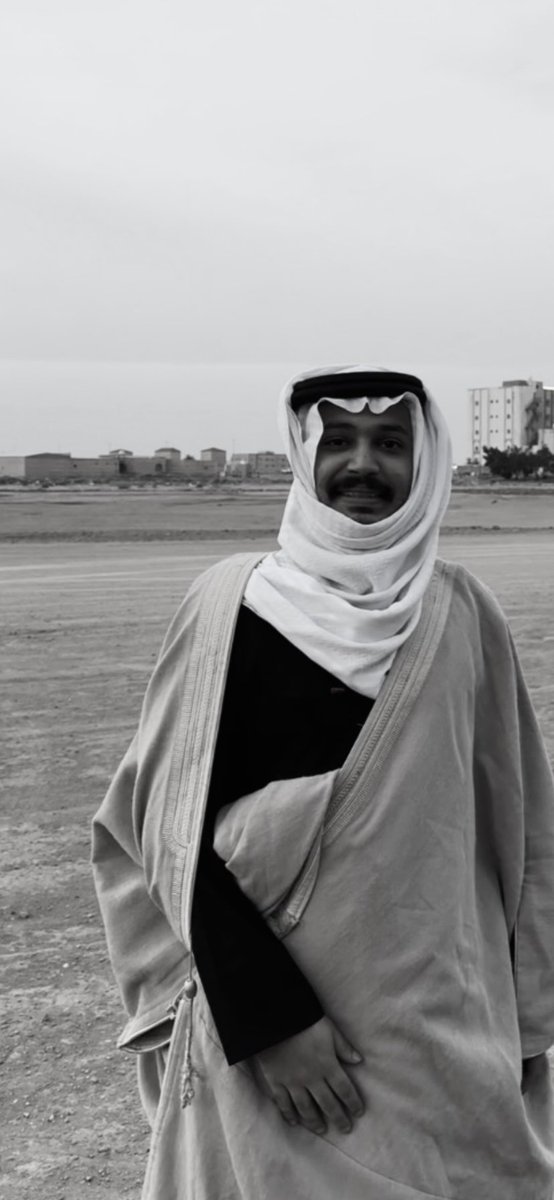 yy7yyyy's tweet photo. الورد دام الشوك به ويش ابي فيه؟
يجرح يديني لا نويت اني ارعاه

 خله لغيري ، و خل غيري يراعيه
 للورد ناسٍ تعشقه ..حيل تهواه

-مشعل https://t.co/0yyv5lJN6I
