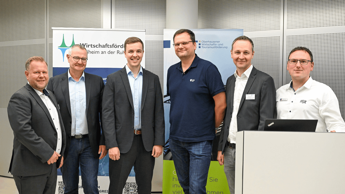 Am Montag war unser Geschäftsführer Sebastian Barchnicki auf der Veranstaltung „Unternehmen – sicher – digital“ und sprach über kostenfreie Angebote zur Unterstützung von Unternehmen bei effektiven Sicherheitsmaßnahmen.🔐 
👉🏼 bit.ly/4d11AdH 
#digitalsicher #veranstaltung