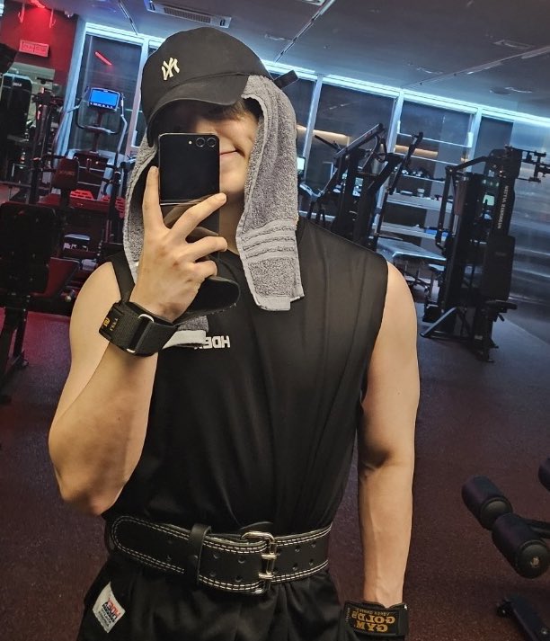 aboutscoups's tweet photo. crazy how we got these in the same week 🫠 choi seungcheol we are going feral https://t.co/8eEmDZdIHc
