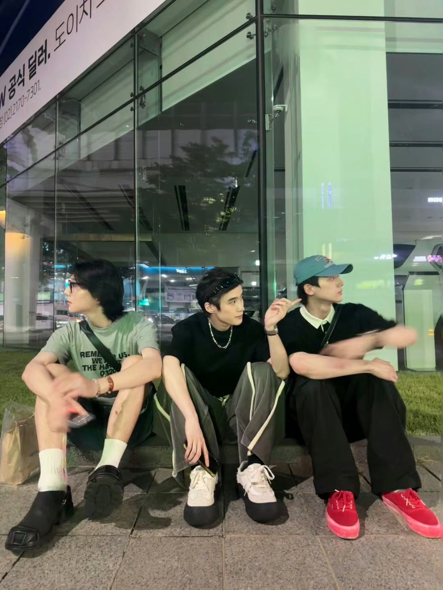 yueally27's tweet photo. 뢰위명 웨이보에 인생네컷 올려줌…
늠 잘생겻다 // https://t.co/XxvqdBMlBf