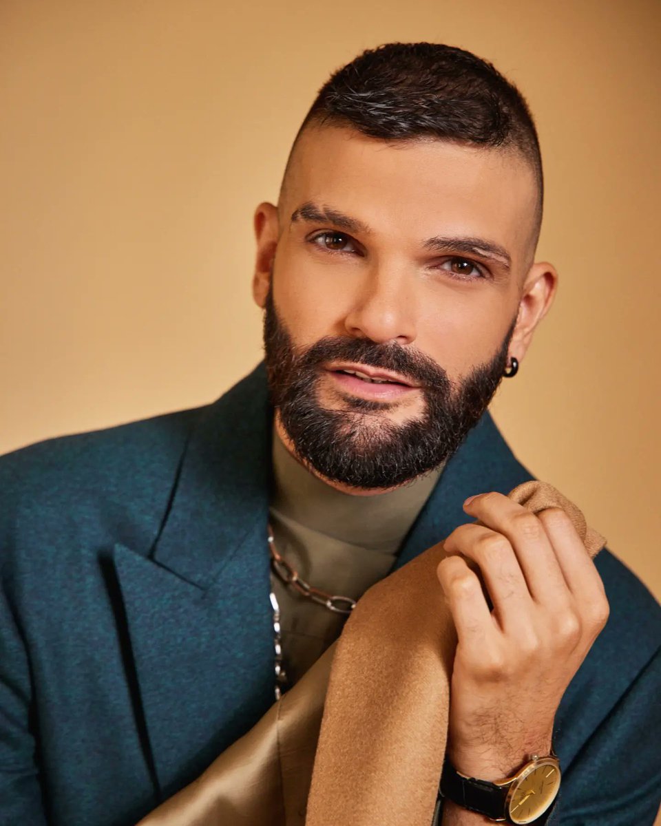 mike_massy's tweet image. يا حياة
ما بعلمي كبرنا عهالحركات
ما بقا نصدّق هالخرافات
وغناني الحب اللي بالأفلام
شو رجّعلي هالإحساس
لا عالخاطر ولا عالبال
شو مخبّاية يا حياة
يمكن ضحكات 
Photo by @nadermoussally
Dressed by @nemer_saade
Styled by @sarah.keyrouz

#mikemassy