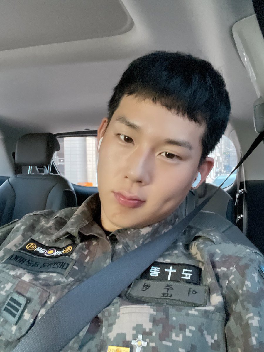 dawnuayo's tweet photo. my showheon https://t.co/ZNqVXHfSFv