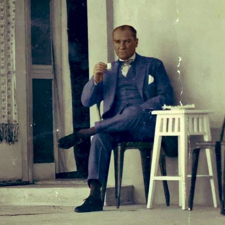 "Bu söylediklerim hakikat olduğu gün, senden ve bütün medeni beşeriyetten dileğim şudur: Beni hatırlayınız."

-Mustafa Kemal Atatürk 🇹🇷