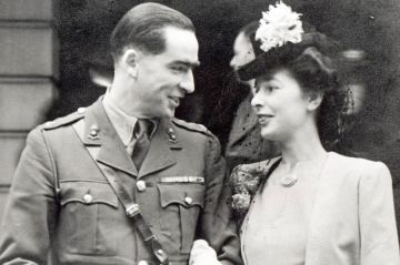 sean_f_scullion's tweet image. Dennis Healey was born #OTD in 1917. Also, a #Sapper officer &amp;amp; beach master on the beaches at Anzio!