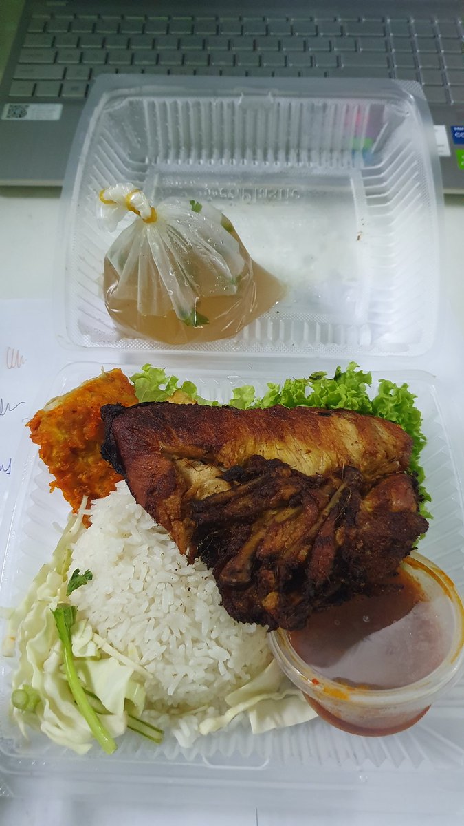 cik_ies's tweet photo. rm 11.70 lunch on friday https://t.co/k9UpWOBOci