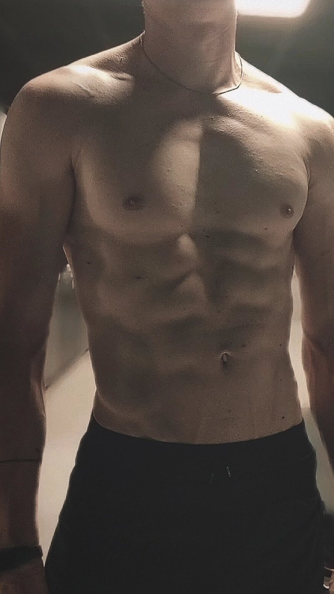 choker_max's tweet image. Gym done. RT of you want to take a shower with me 😏