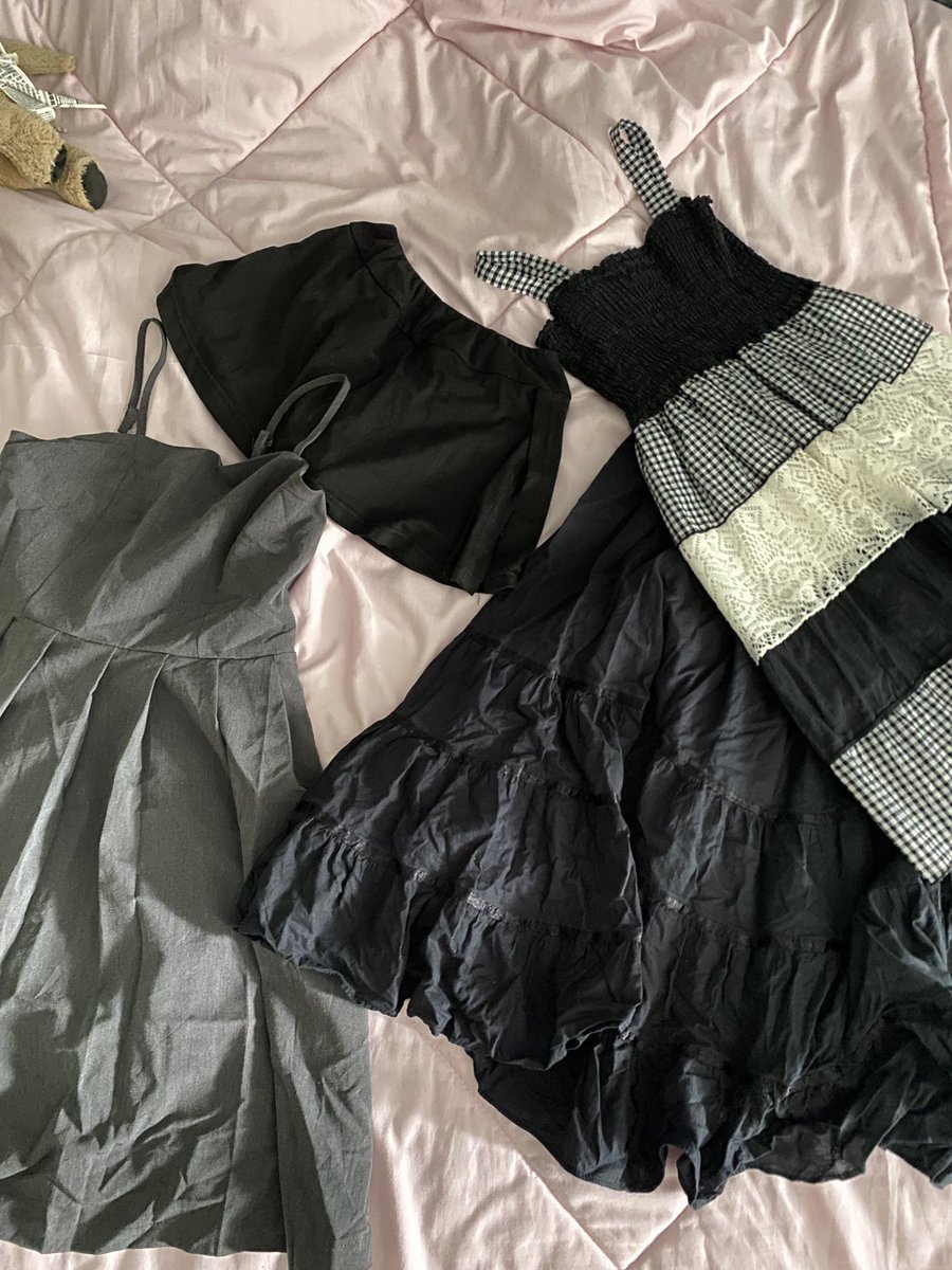 eellobello's tweet photo. 🍒🧤 โล๊ะตู้ เน้นหมด มีเยอะกว่าในรูป 
ราคาหลัก10-100 🧣มีของแถมมม!!
มือ1-2 บางตัวส่งฟรี🚚🚚

🚨ลงวันอาทิตย์ 19.00
👚ปัก+รี ลด 5฿
ค่าส่งเหมาๆๆ 50฿ 

#ส่งต่อเสื้อผ้า #ส่งต่อเสื้อผ้ามือสอง #ส่งต่อเสื้อผ้ามือ2 #โล้ะตู้ #เสื้อผ้ามือสอง #ส่งต่อbeming #ส่งต่อwithit #ส่งต่อpromthong https://t.co/Jn3vOBGaxY