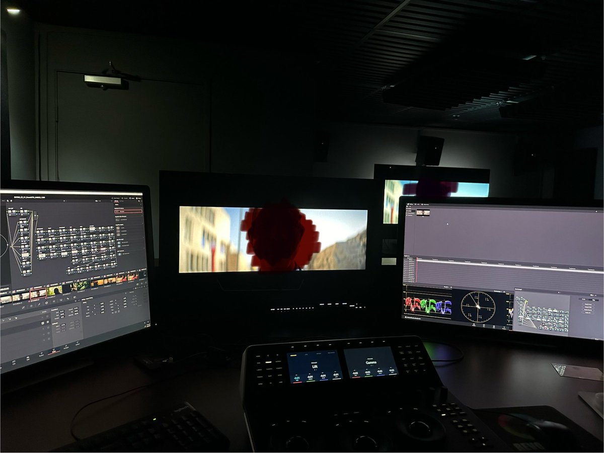marktoddosborne's tweet photo. Working on a new Netflix HDR Dolbyvision Feature ๐
(Monitor: Sony X310)
.
#colourgrading #colorist #colourist #mtocolor #netflix #dp #directorofphotography #cinematographer #colorgrading #bts #filmmaker #filmmaking #postproduction #movies #film #cinema #tvshows #commercials https://t.co/UrJtzhjesA