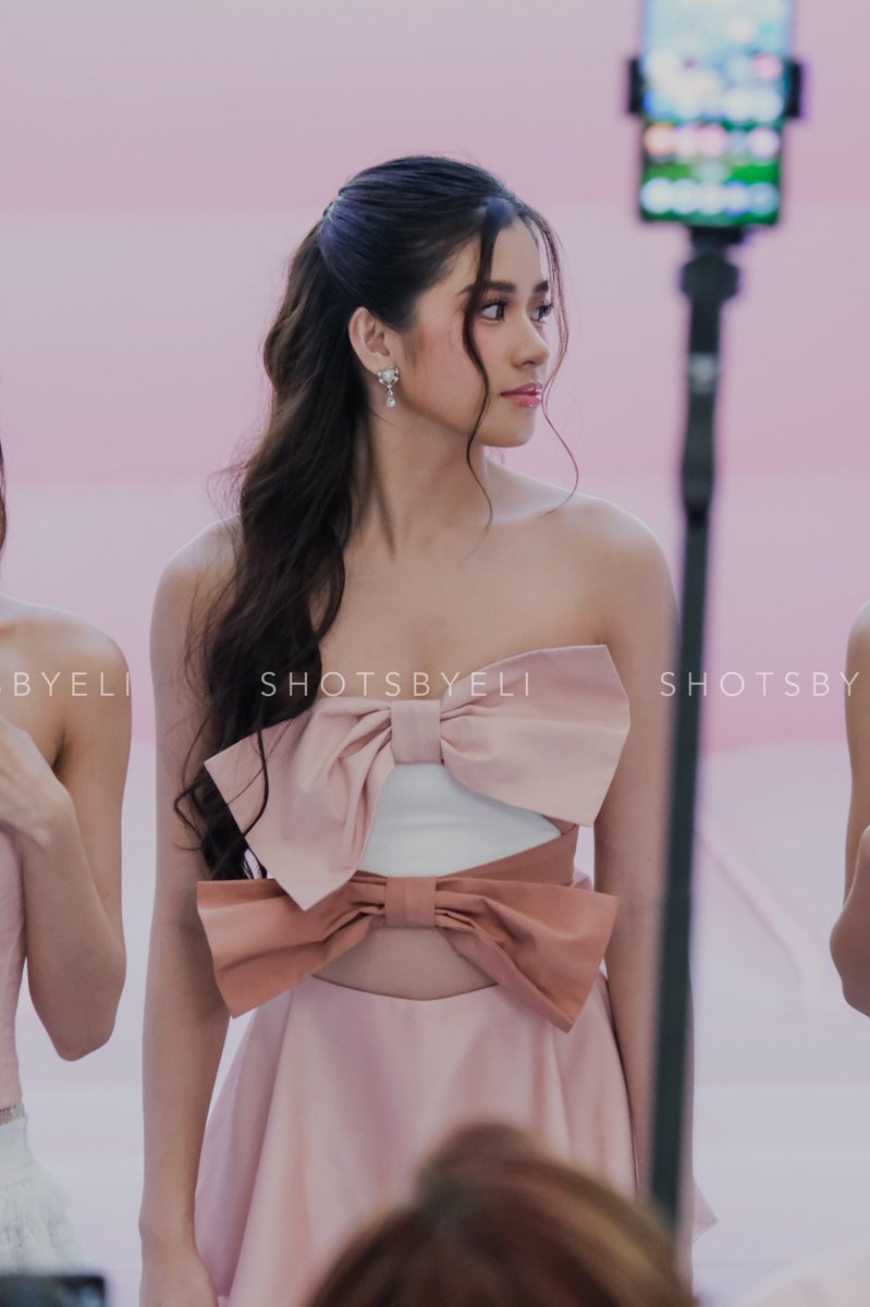 aiahpls's tweet photo. her side profile >>>> https://t.co/plbcmaFUHL