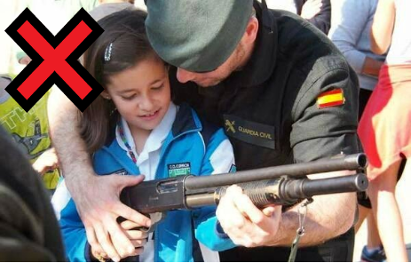 CDRCatOficial's tweet photo. 🤝 Suport als Blaus i a qualsevol acte festiu on es practiqui la sàtira i la llibertat d'expressió
🔥 Menyspreu a una policia que defensa el monopoli de la seva violència

És davant la policia que els infants estan desprotegits, i han d'aprendre a defensar-se'n
#PoliciaTerrorista https://t.co/h2MLIHfyzC