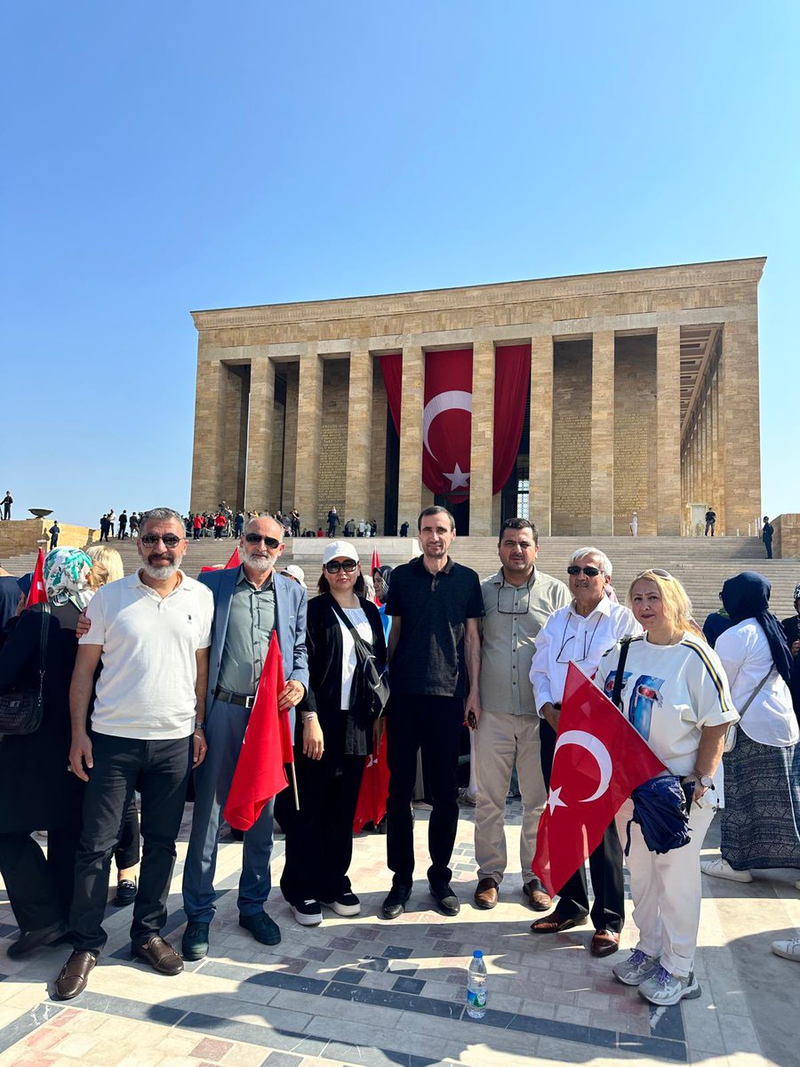 AkKeciorenResmi's tweet photo. İlçe Başkanımız Sn. @AKadirkarapinar  Yönetim kurulu üyelerimiz, Belediye Meclis Üyemiz ve Mahalle teşkilatlarımız İle birlikte 30 Ağustos Zafer Bayramı münasebetiyle, Cumhurbaşkanımız Sn. @RTErdogan ‘ın katılımları ile Anıtkabir ‘de gerçekleştirilen resmi programa katılım sağladılar. 

Şanlı tarihimize altın harflerle yazılan büyük zafer vesilesiyle kurtuluş Mücadele’mizin Başkomutanı ve Cumhuriyetimizin mimarı Gazi Mustafa Kemal Atatürk başta olmak üzere kahraman ordumuzun her bir neferini, tüm şehitlerimizi ve gazilerimizi saygı,minnet ve dua ile yâd ediyoruz.

#30AgustosZaferBayramı 

@RTErdogan @hakanhanozcan @AkpartiAnkara @AKadirkarapinar