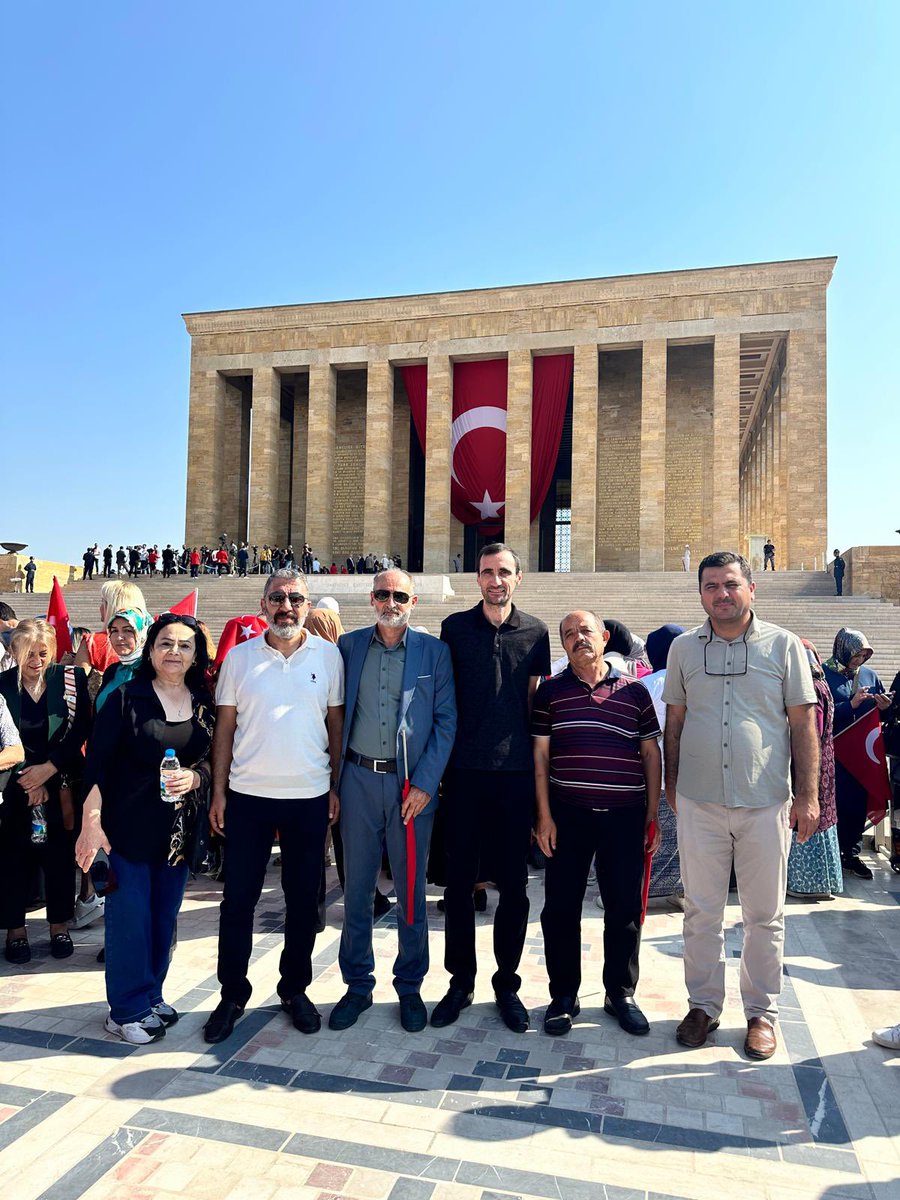 AkKeciorenResmi's tweet photo. İlçe Başkanımız Sn. @AKadirkarapinar  Yönetim kurulu üyelerimiz, Belediye Meclis Üyemiz ve Mahalle teşkilatlarımız İle birlikte 30 Ağustos Zafer Bayramı münasebetiyle, Cumhurbaşkanımız Sn. @RTErdogan ‘ın katılımları ile Anıtkabir ‘de gerçekleştirilen resmi programa katılım sağladılar. 

Şanlı tarihimize altın harflerle yazılan büyük zafer vesilesiyle kurtuluş Mücadele’mizin Başkomutanı ve Cumhuriyetimizin mimarı Gazi Mustafa Kemal Atatürk başta olmak üzere kahraman ordumuzun her bir neferini, tüm şehitlerimizi ve gazilerimizi saygı,minnet ve dua ile yâd ediyoruz.

#30AgustosZaferBayramı 

@RTErdogan @hakanhanozcan @AkpartiAnkara @AKadirkarapinar