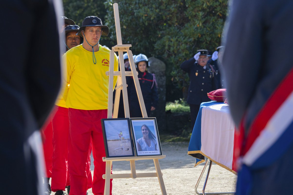 #Cérémonie | Le 29 août, une cérémonie émouvante a rendu hommage à Solène Gautier, SBAN à Plouhinec, tragiquement disparue le 24 août 2024. Sa famille, ses amis, ses collègues se sont réunis à Gestel pour l'honorer. 
Nos pensées vont à ses proches 🕊️