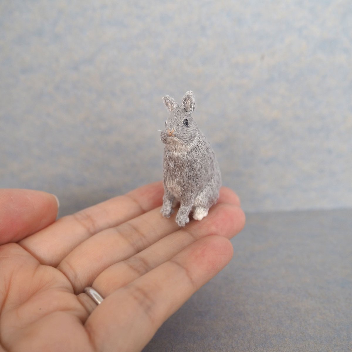 twitQucco's tweet photo. #クローズアップするほど魅力的に 

ちいさなうさぎのぬいぐるみを作っています🐰 https://t.co/bGqKQa19gk