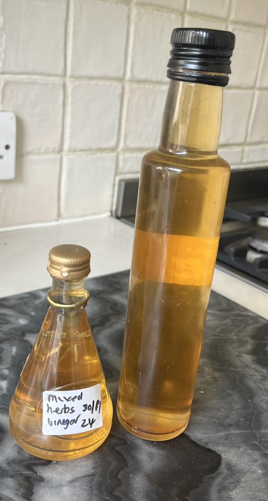 steffiec91's tweet image. Adding to the vinegar collection. 
Mixed herbs - parsley chives summer savoury and thyme 
Love my vinegar collection. Brings me a taste of summer in darkest winter 😍
#homemade
#vinegar
#herbs