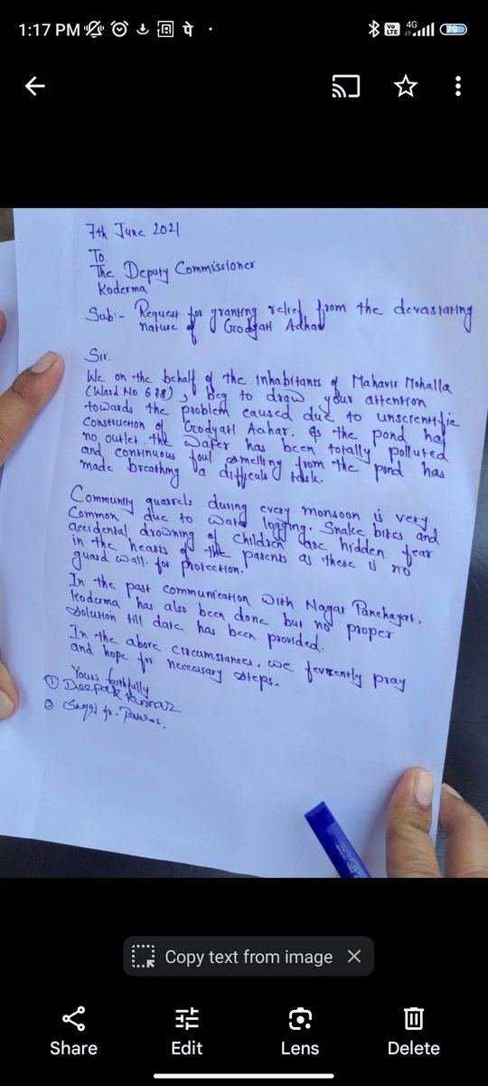RPswn's tweet photo. नगर पंचायत कोडरमा वार्ड नं 6 और 8 के बीच महावीर मोहल्ले में नाली नहीं होने के कारण पूरे मोहल्ले का गंदा पानी तालाब में जमा हो रहा है जिससे घरों मे पानी आने लगा है नाली निर्माण की आवेदन लगातार  5 साल से दिया जा रहा है लेकिन अब तक कार्यवाही नही की गयी है @dckoderma @JharkhandCMO https://t.co/jQs5m3Xcnl