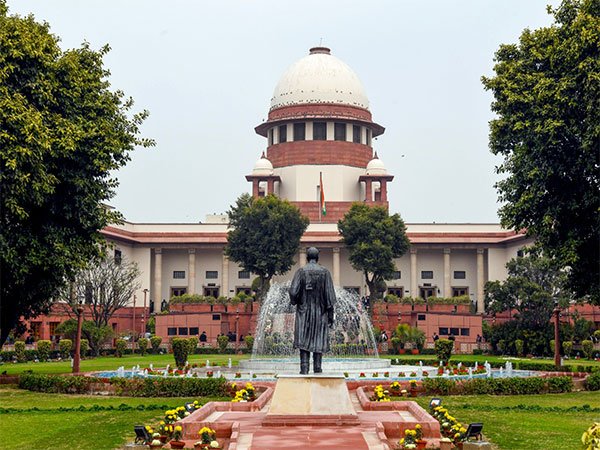 SachTalks's tweet photo. "स्त्रीधन पर सिर्फ़ महिला का ही अधिकार है"
सुप्रीम कोर्ट ने कहा
Streedhan | Supreme Court | #Streedhan | #SupremeCourt https://t.co/177iqgAMnr