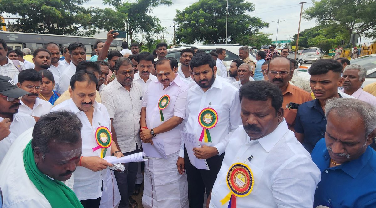 aloor_ShaNavas's tweet photo. தமிழ்நாடு சட்டமன்றப் பேரவை பொதுக் கணக்குக் குழு தலைவர் மாண்புமிகு @SPK_TNCC அவர்கள் தலைமையில் குழு உறுப்பினர்கள், திருவண்ணாமலை மாவட்டம் போளூர் அரசு மருத்துவமனை, அரசு ஆண்கள் மற்றும் மகளிர் மேல்நிலைப் பள்ளிகள் ஆகியவற்றை பார்வையிட்டு ஆய்வு செய்தோம்.
#TNAssembly #PACCommittee https://t.co/fdFqonUlIT