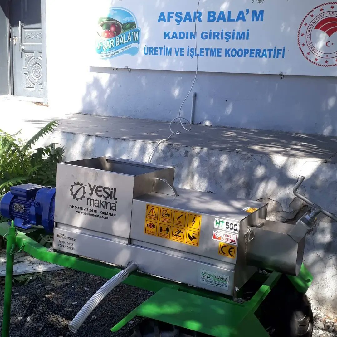 AfsarBala's tweet photo. 100kg üzümde 15kg şıra kârınız oluyor, birtane dahi çekirdeği kırılmadan, gün boyu uğraşmadan zahmetsizce üzümlerinizin şırasını çıkarıyoruz. Elinizle,ayağınızla hiç uğraşmayın. 100kg üzümün çekim süresi 15-20 dakika, hem zamandan hemde üründen kârınız olsun. 🧿🧿🧿 https://t.co/amNTJUJuOo