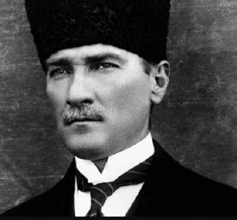 Büyük Taarruz'un 30 Ağustos'ta bitmediğinin, 26 Ağustos'ta başlayıp bugünlere kadar senin gösterdiğin hedeflere koşmaya gayret edenler eliyle sürdüğünün, kurtuluş mücadelesinin kesin ve kalıcı zafere kavuşmasının ancak tam bağımsızlıkla bunun da ancak her türlü cehaletin ve dış