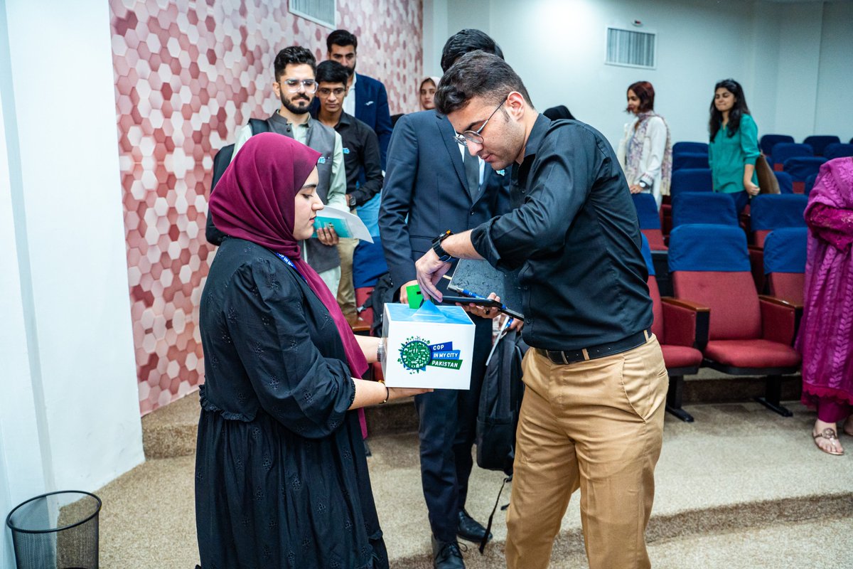 UNICEF_Pakistan's tweet photo. #COPInMyCity provides young voices a platform to express their climate concerns. Yesterday, participants crafted innovative solutions & policy ideas for a greener future. They debated & refined their negotiation methods, bringing new insights that intensified the climate debate. https://t.co/xYnNyViaTM