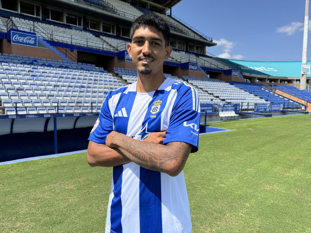 recreoficial's tweet photo. 📸⚽️🙌🏼

Presentacion de @Csar14_ como jugador del Recreativo de Huelva 👀

#UnicoSiempre #DecanoDelFutbolEspañol https://t.co/8twiVN6pMF
