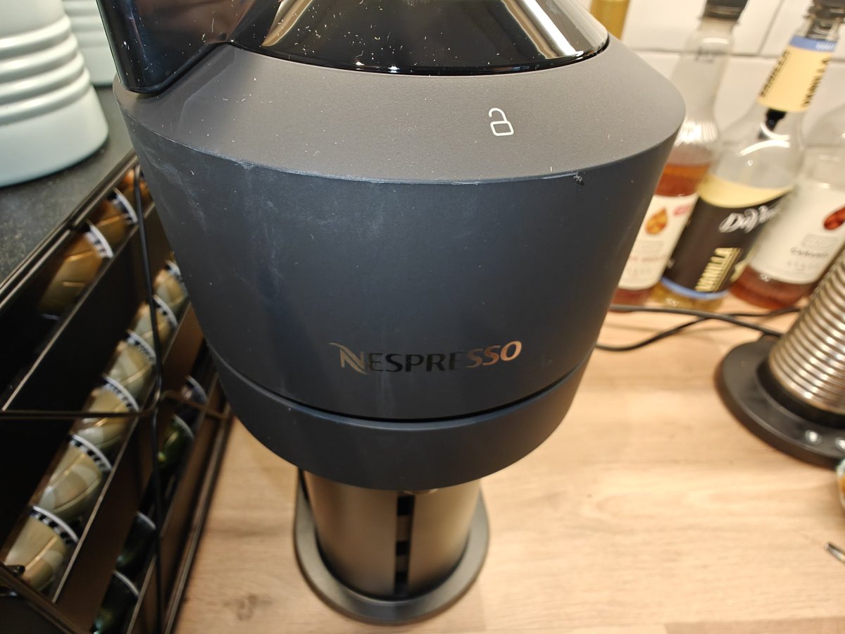 TinyTots9's tweet photo. @Nespresso @NespressoUK @Nespresso @NespressoUK was told I was getting a new machine and have received a clearly not new machine as it is damaged what kind of service is this? https://t.co/LqJT03CD6j