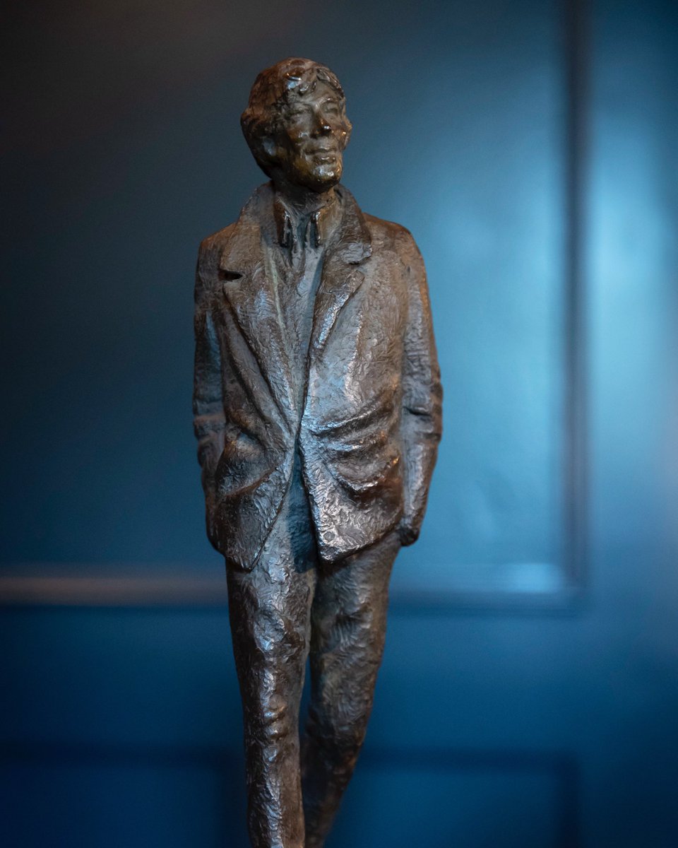 Wij zijn een initiatief gestart. Een beeld voor Paul van Vliet. Help je mee? eenbeeldvoorpaul.nl. Delen of RT is lief.