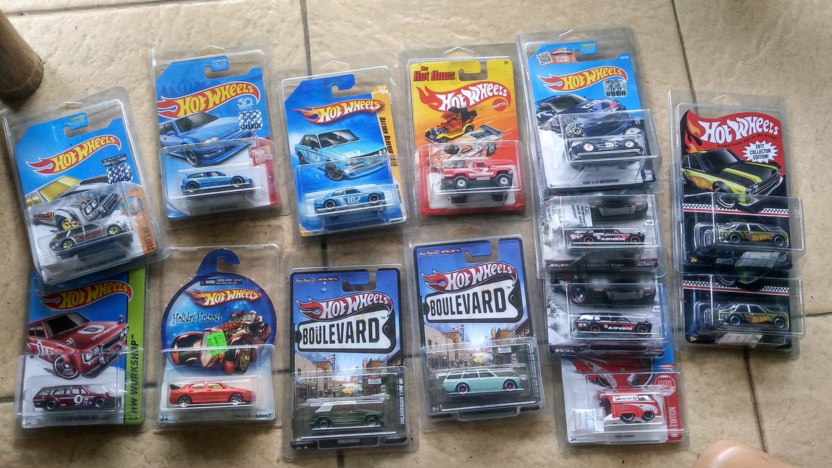 MasMasBiassaa's tweet photo. Celah buat main tipu tipu di dunia Diecast tuh emang lega banget, soalnya masih banyak yang gapaham & gatau kalo diecast itu bisa jadi "collector item" dan gasedikit yg malu buat spikap kalo abis kena tipu "Mainan bocil"

Dulu pas masih main ginian pernah kena ±7jt an, dan yaaa... menguap begitu aja, wkwkwk