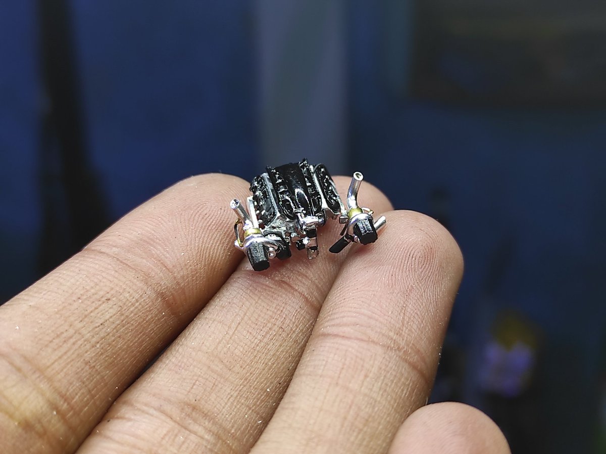 MasMasBiassaa's tweet photo. Celah buat main tipu tipu di dunia Diecast tuh emang lega banget, soalnya masih banyak yang gapaham & gatau kalo diecast itu bisa jadi "collector item" dan gasedikit yg malu buat spikap kalo abis kena tipu "Mainan bocil"

Dulu pas masih main ginian pernah kena ±7jt an, dan yaaa... menguap begitu aja, wkwkwk