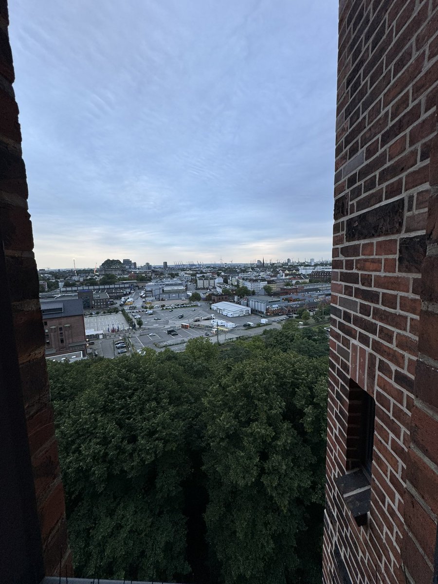 Developer907's tweet image. #Mövenpick Hamburg
Nice hotel with weirdo design
The vibe is nice with the city view
The weather is super
The gym is terrible 😂