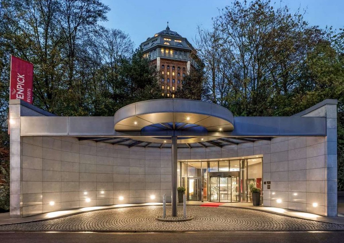 Developer907's tweet image. #Mövenpick Hamburg
Nice hotel with weirdo design
The vibe is nice with the city view
The weather is super
The gym is terrible 😂