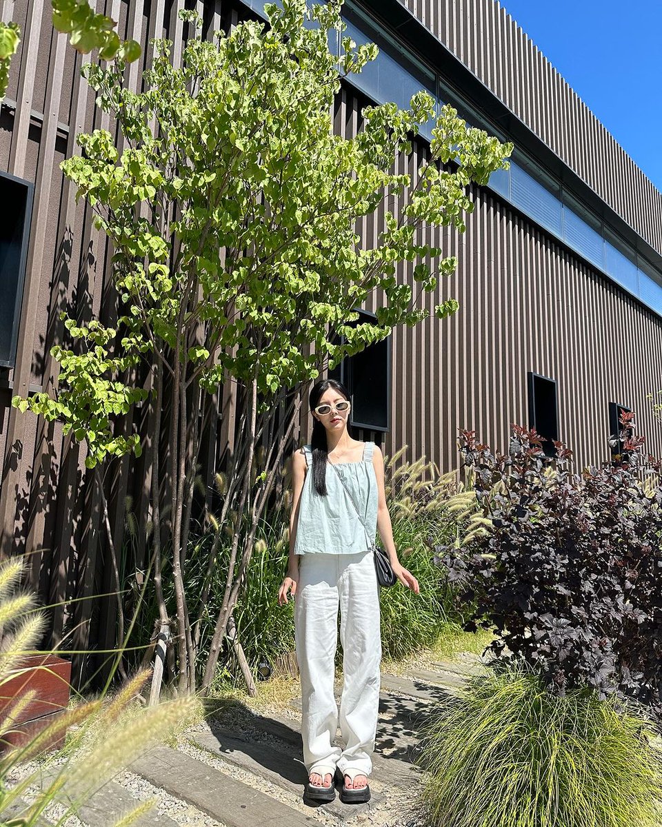 chaewonfiles's tweet image. 240830 silver_chae_526 IG updates (2)

"Summer you can stop going now..."

#권채원 #KWONCHAEWON