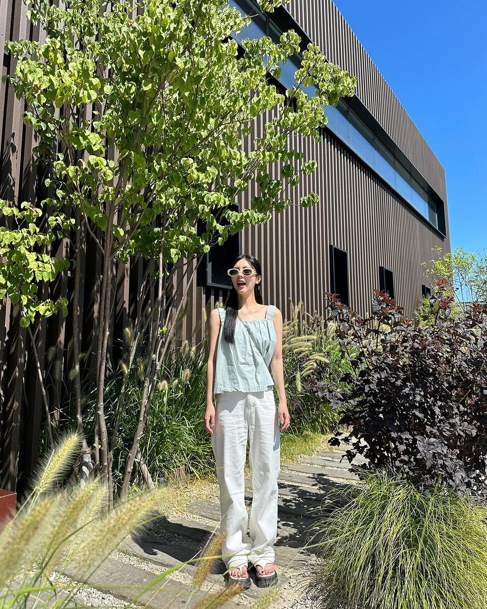 chaewonfiles's tweet image. 240830 silver_chae_526 IG updates (2)

"Summer you can stop going now..."

#권채원 #KWONCHAEWON