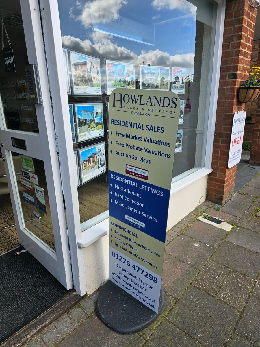 displayexperts's tweet image. Thank you to Howlands for sending over a great image of their Large Pavement Sign.📸

Make a statement with the 1.5m tall Ecoflex Totem. Made with a recycled PVC base for sustainability and stability.

Product code: PS105

#pavementsign #marketing #recycled #customisable