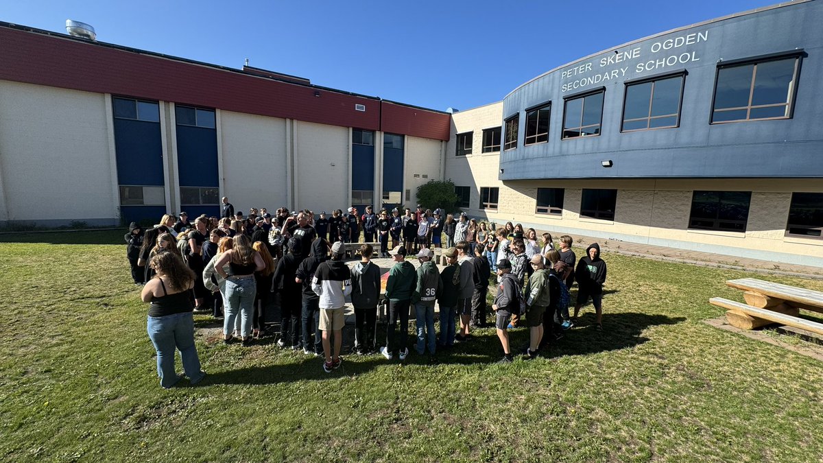 Crystal Dawn Langton (@cdlangton) on Twitter photo Saying “Hello!” and “Goodbye” all in the same morning. Kindies to join us, and grade 8s starting their journey into high school. 100 Mile Elementary is ready for a new year. 🐺 <a href="/SD27_CC/">School District No. 27</a> Saying “Hello!” and “Goodbye” all in the same morning. Kindies to join us, and grade 8s starting their journey into high school. 100 Mile Elementary is ready for a new year. 🐺 <a href="/SD27_CC/">School District No. 27</a>