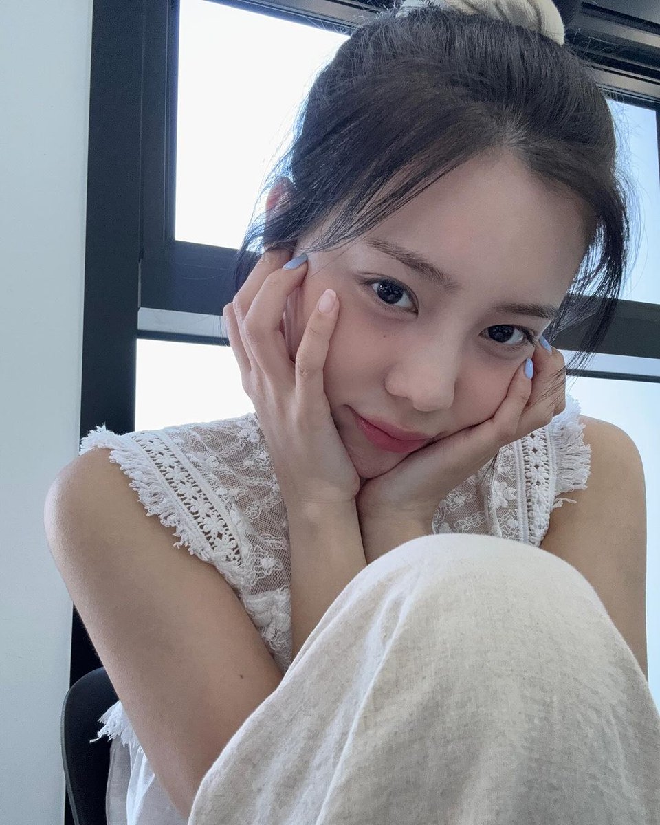 chaewonfiles's tweet image. 240830 silver_chae_526 IG updates (1)

#권채원 #KWONCHAEWON